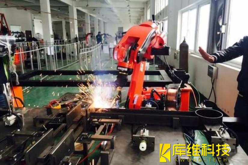 焊接<a href='http://m.ylblube.com' target='_blank'><u>機器人工作站</u></a>